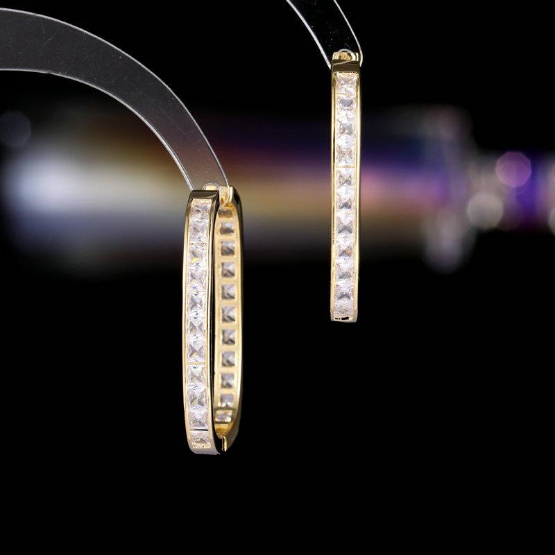 

Direct sales copper inlaid zircon earrings super flash square zirconium inlaid fashion temperament geometric simple square earrings золотий