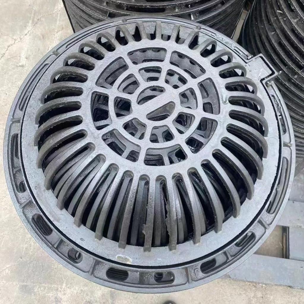 Ductile Iron Round Manhole Cover with 700/800 Overflow Well
