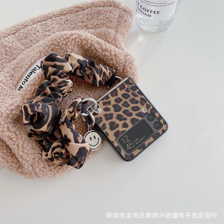 Applicable To Samsung ZFlip3 Leopard Print Folding Mobile Phone Case Portable Silk Scarf Zflip4 Back Cover Integrated Protective Case Japan