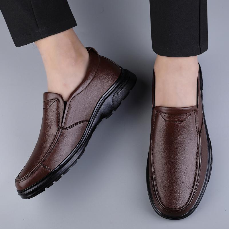 Novos Mocassins Masculinos Leves para Exterior 2024 Venda Quente Sapatos de Condução Masculinos em Couro Genuíno Sapato Casual Confortável Masculino de Alta Qualidade