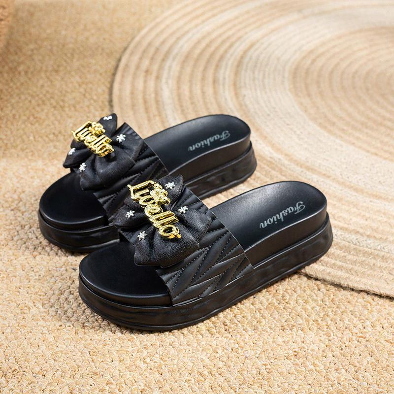 Thick Soled Slippers for Women's Outdoor Wear, Fashionable and Comfortable In Summer. One Line Slippers for Casual Beach Wear
