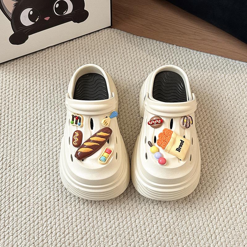 

Милые мультяшные аксессуары, две женщины, носящие шлепанцы с дырками летом 2025 года, модная толстая подошва для увеличения роста при выходе на улицу, сумка на голову ко 40-41 бежевый