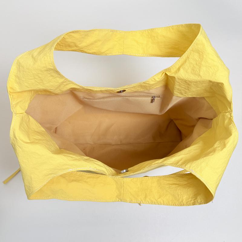 Minimalist Nylon Hobo Bag for Women Casual Everyday Use Large Capacity Shoulder Tote Bag Soft Fabric Fashion Design