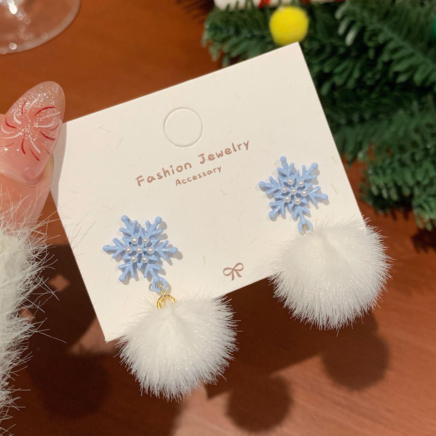 

Gradient Snowflake Reindeer Tassel Earrings: Sweet Silver Needle Studs with Long Pendant for Winter Christmas