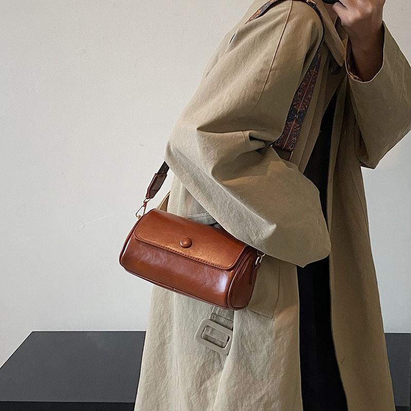 

New Fashionable Baita Single-shoulder PU Drum Bag Daily Niche Matching Diagonal Cross-band Female 20X11X11 коричневый