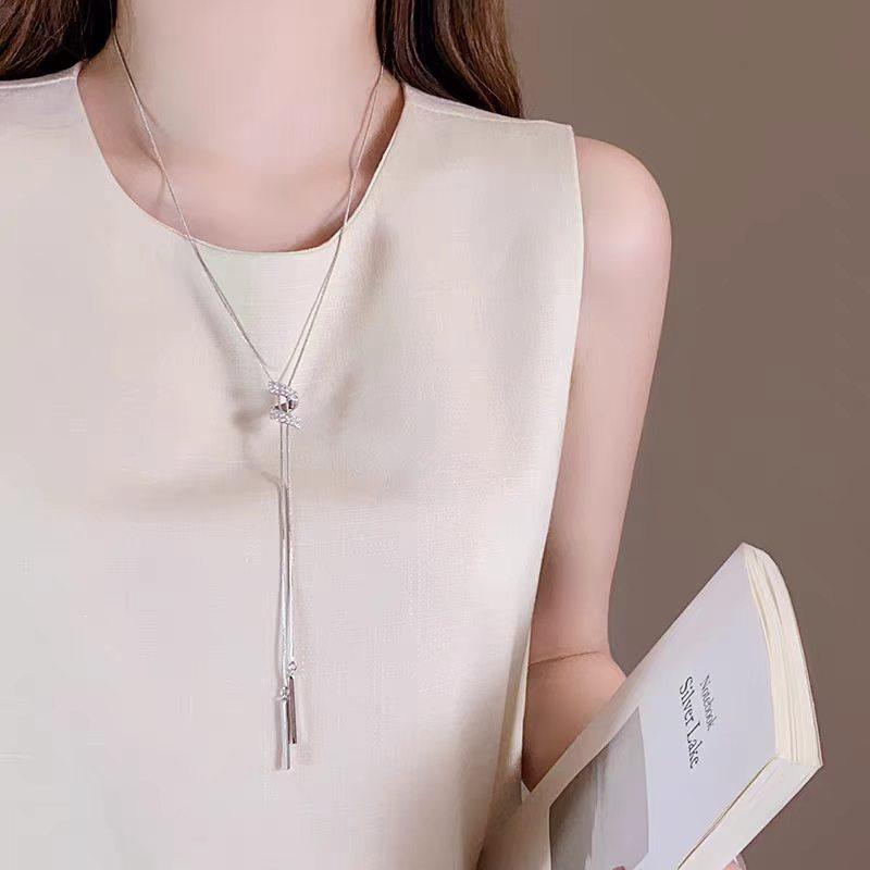 S Long Chain New Retro Sweater Chain Women's Pendant Light Luxury Niche Versatile High-end Necklace Fashion