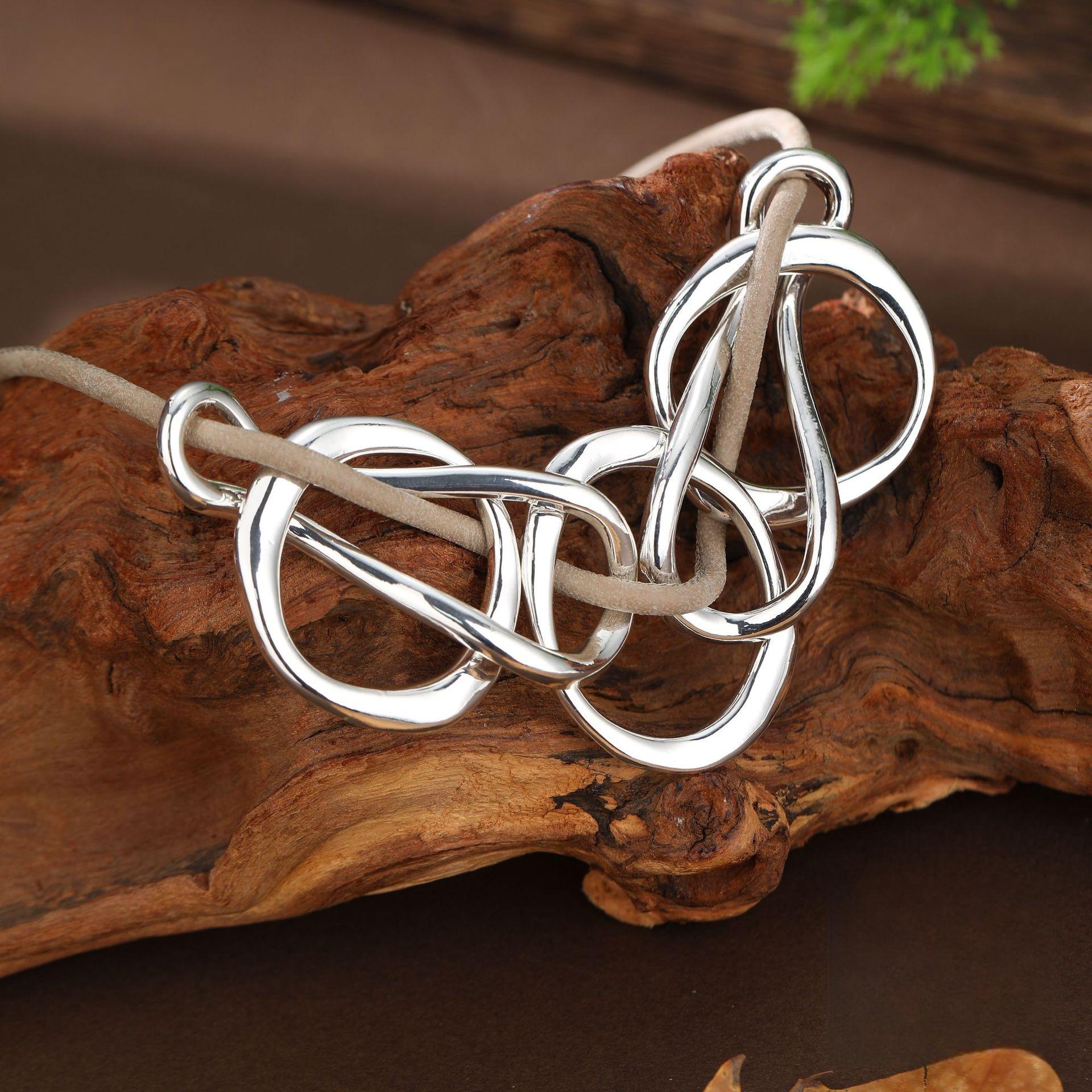 

Ожерелье из полого кольца и кожаной веревки для женщин серебряный