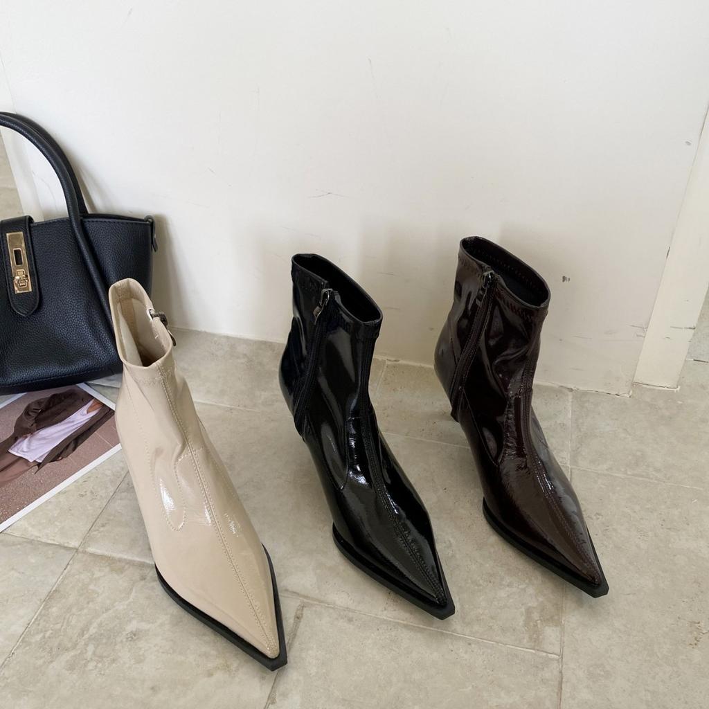 In the autumn and winter of 2025, the new pointed short boots for women show small heels, middle heel, rear zipper, thin boots, and short bare boots.