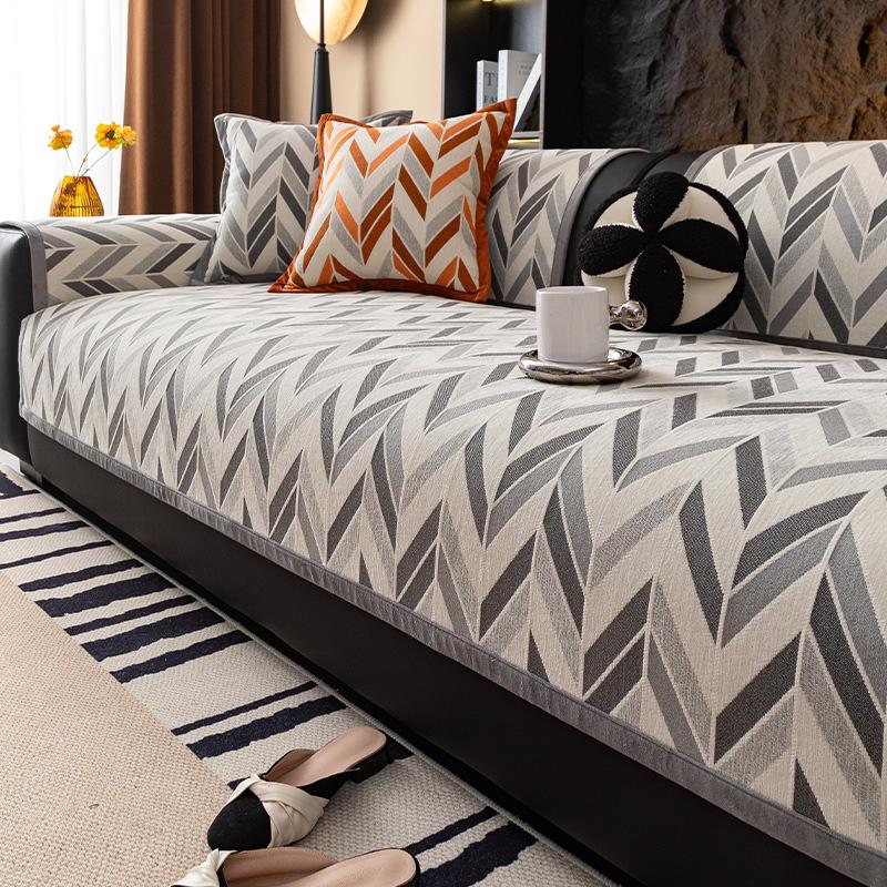 

Light Luxury New Sofa Towel Thickened Chenille Sofa Cover Universal In All Seasons Anti-Cat Scratch Non-Slip Sofa Cushion 70*70cm серый