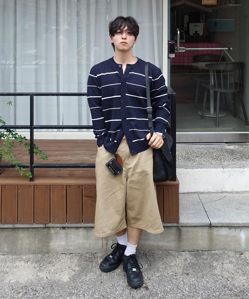 Mindbridge [Couture] Striped Round Semi-Overfit Cardigan