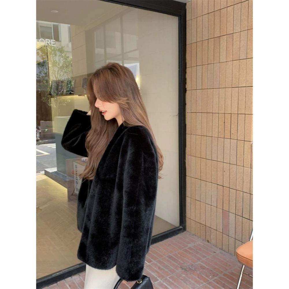 Winter Nerzpelz Kurzer V-Ausschnitt Mantel Pelz und Pelz Einteiler Nerzplüsch Umweltfreundlicher Pelz Pelzmantel für Damen