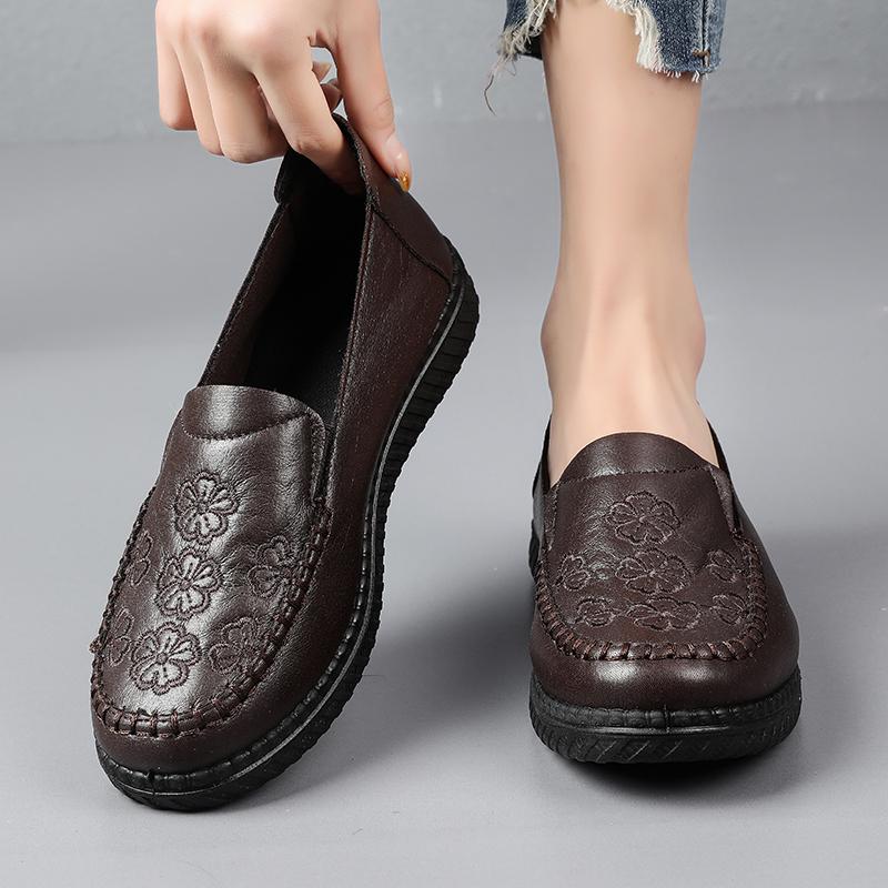 New style ladies loafers, simple and classic mom shoes, ladies leather flat shoes, anti-slip and comfortable soft materials