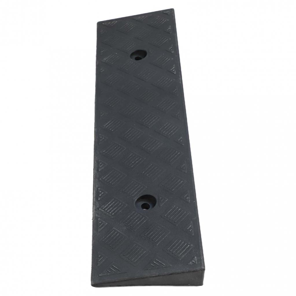 Black Plastic Kerb Ramp 30mm High Non Slip Threshold Ramp for Cars and Bicycles
