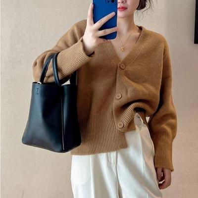 Autumn and Winter New V-neck Fashion Knitted Cardigan Top Women's Loose and Thin Temperament Sweater Jacket Tide