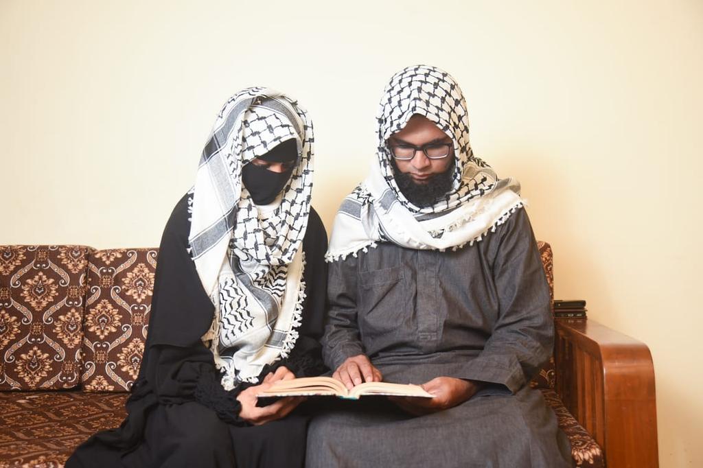 Palestine Keffiyeh Kufiya Scarf 48*48 inches Palestine CottonTraditional Shemagh with Tassels Arafat Hatta