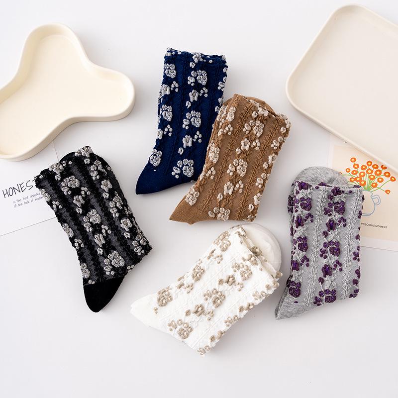 Korean Retro Floral Mid-Calf Embossed Women's Knit Socks