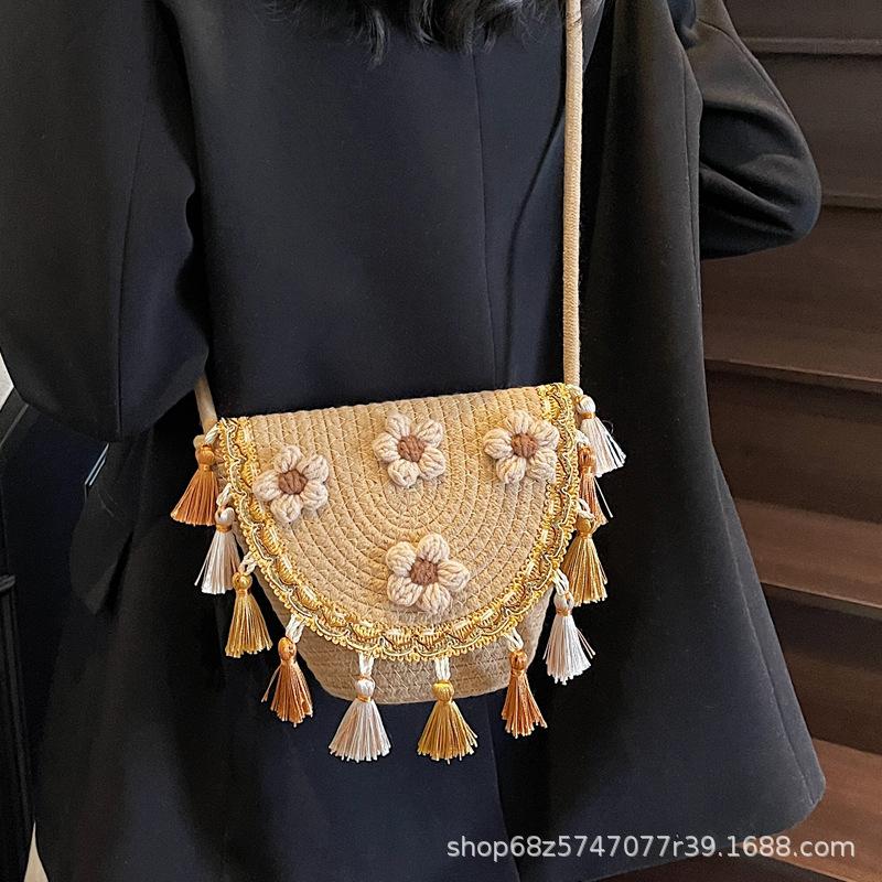 One Shoulder Crossbody Saddle Women's Bag Trendy Bohemian Straw Weaving 2025 Summer New Woven Fringed Crossbody Bag