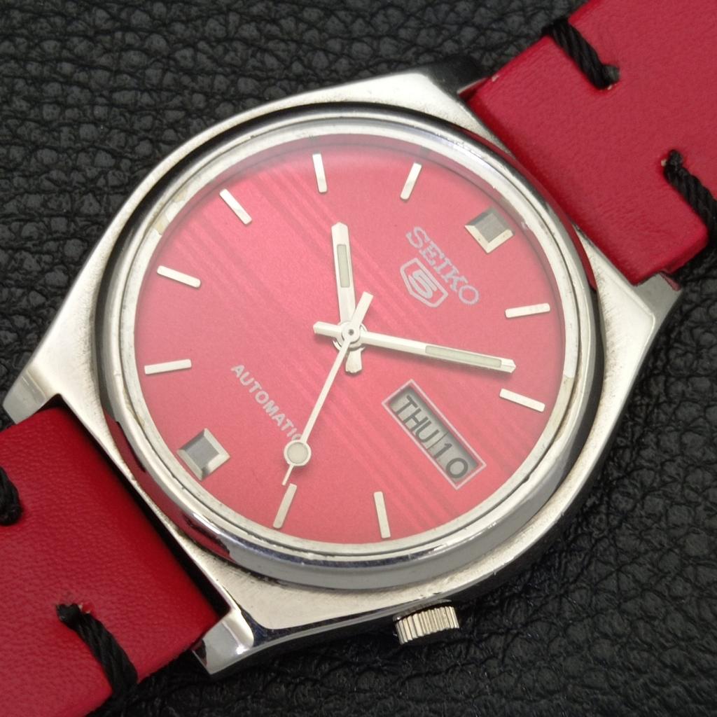 VINTAGE SEIKO 5 AUTOMATIC 7009A JAPAN MENS RED COLOR DIAL WATCH A701512-5 R206b-a701512