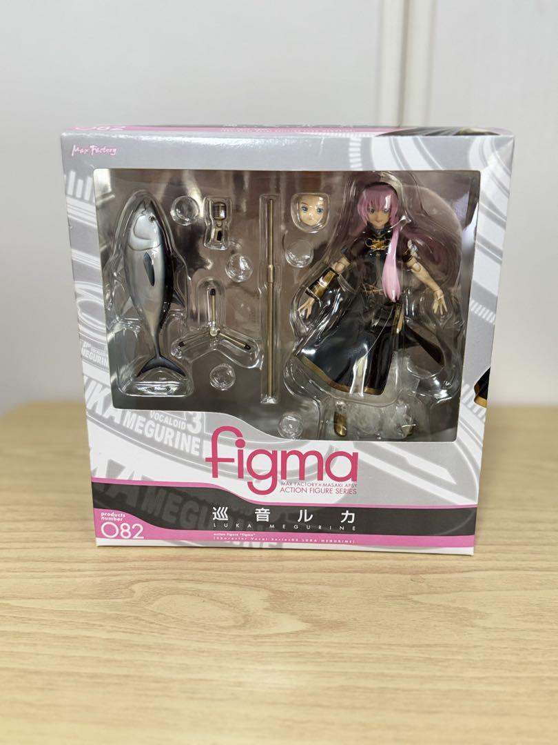 

[USED] figma Megurine Luka VOCALOID3 figure with accessories, box damaged, used