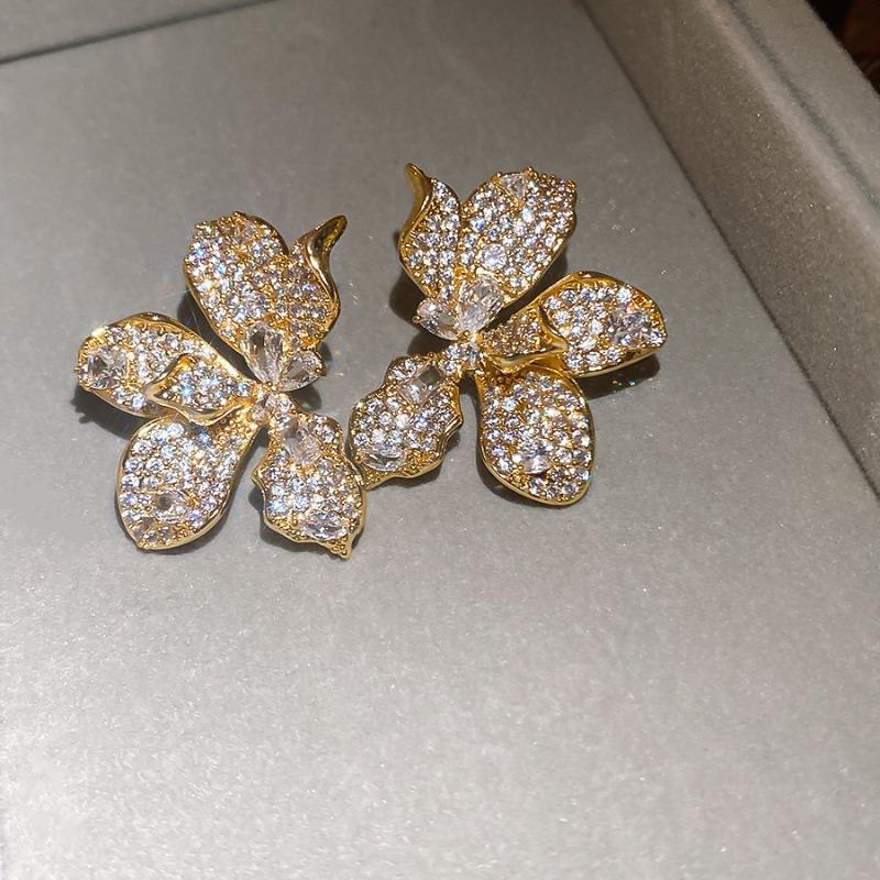 Shining~ Full of Diamond Zircon Flower Stud Earrings New Fashion Earrings Exquisite Design Niche Earrings