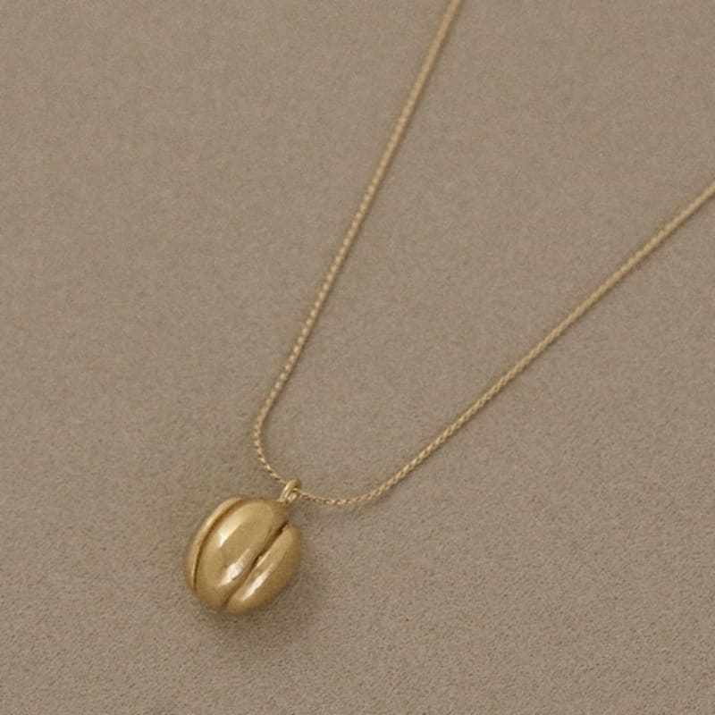 Onill 04-20 Shell (Necklace)