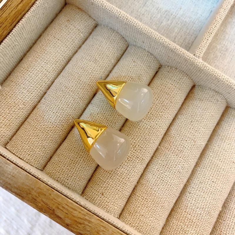 

Metal Water Drop White Agate Red Agate Stone Splicing Gold Earrings Female Designer Niche High-End Stud Earrings