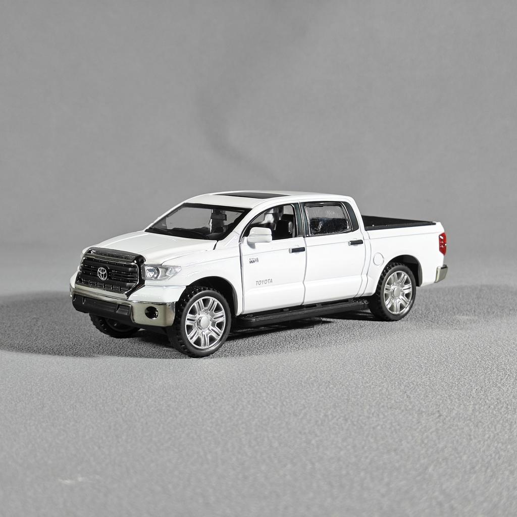 1:32 Toyota Tundra off road alloy diecast SUV truck model sond & light toy Miniature collection ornaments gift for childrens