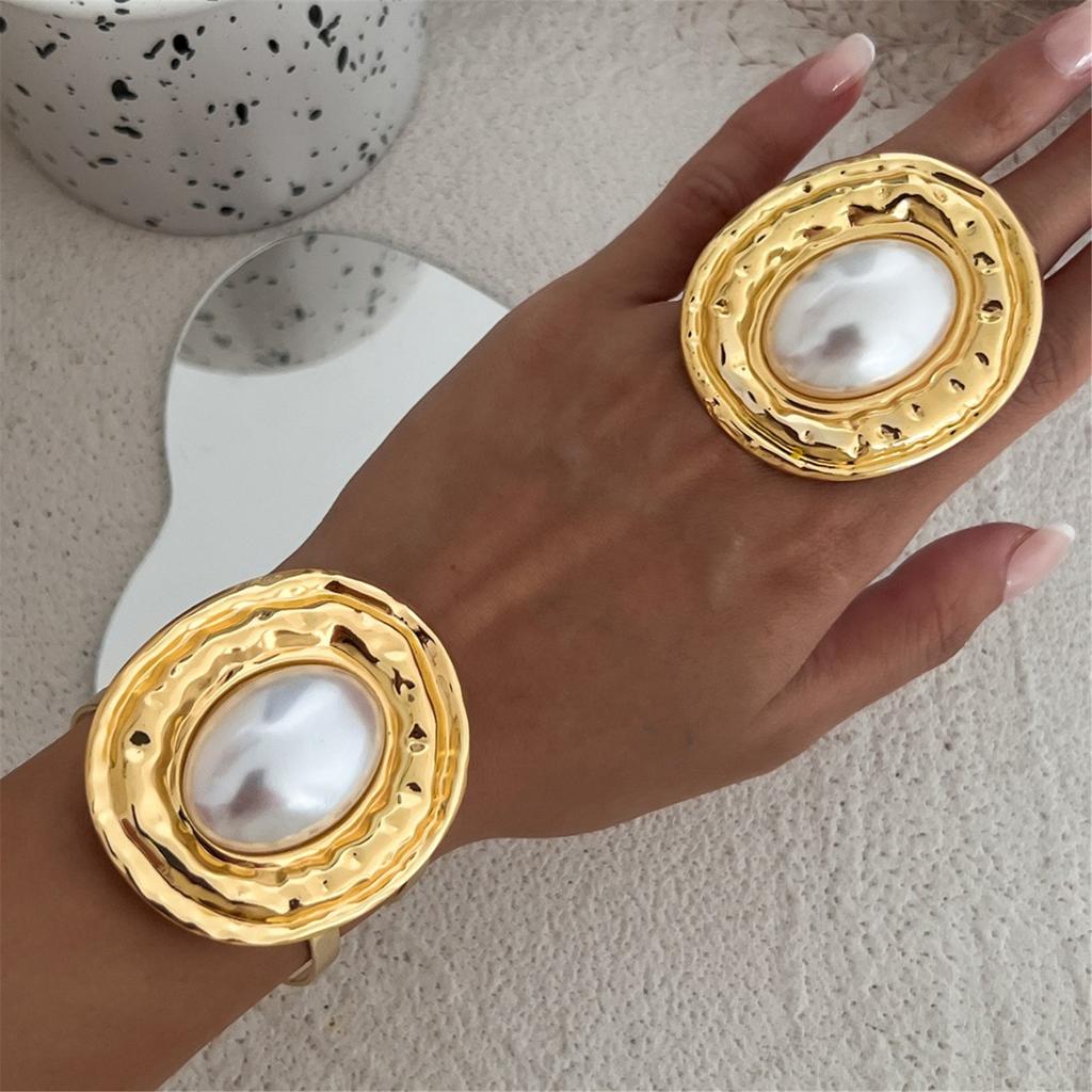 Elegant Oval Bracelet and Ring Set Exaggerated Jewelry Fashionable Women Accessories for Daily Wear Or Evening Parties
