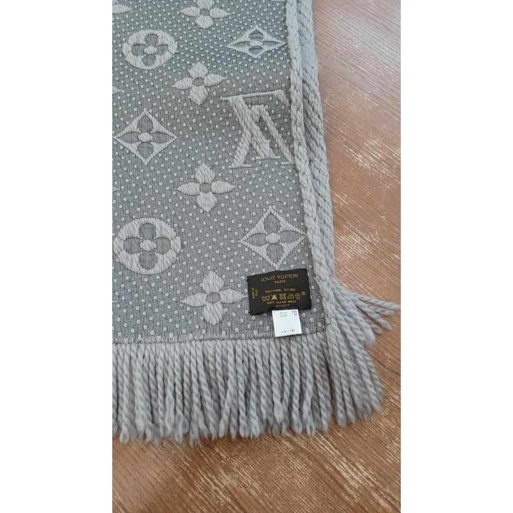 Used LOUIS VUITTON Light Gray Condition B Scarf