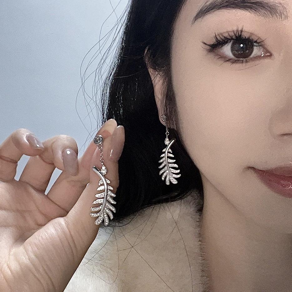 Temperament O-Chain Leaf Rhinestone Necklace Stud Earrings Design Inlaid With Diamond Collarbone Chain Pendant