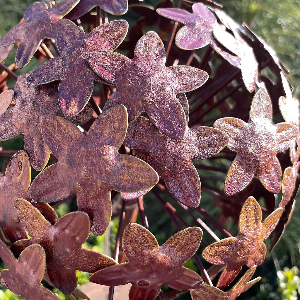 Metal garlic stake for the garden - brown floral decoration