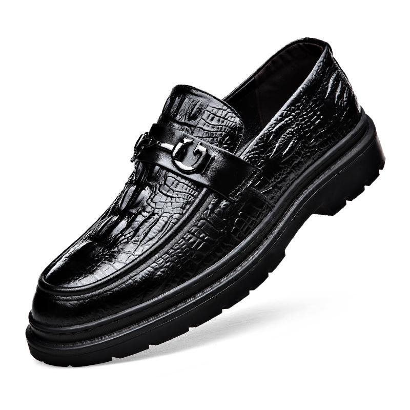 2024 autumn new leather men's shoes crocodile pattern carved round head casual leather shoes men's one-pedal button beanie shoes
