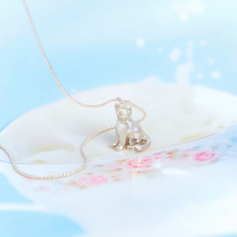 

YEONSEUNG Sitting cat necklace os