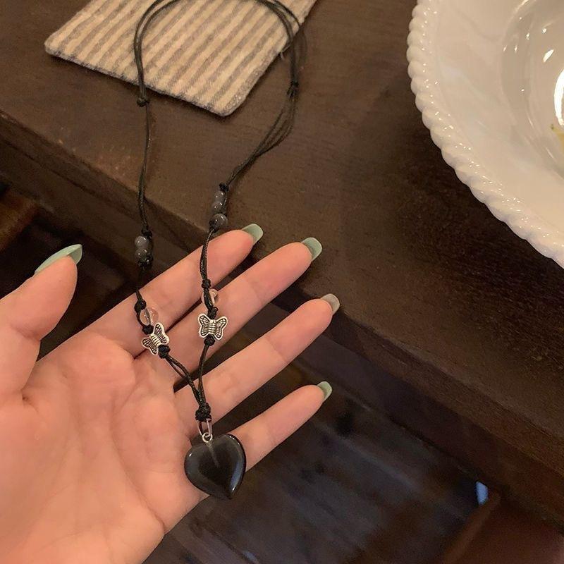 Niche design beaded love necklace, dark butterfly sweet cool wind light luxury adjustable collarbone chain