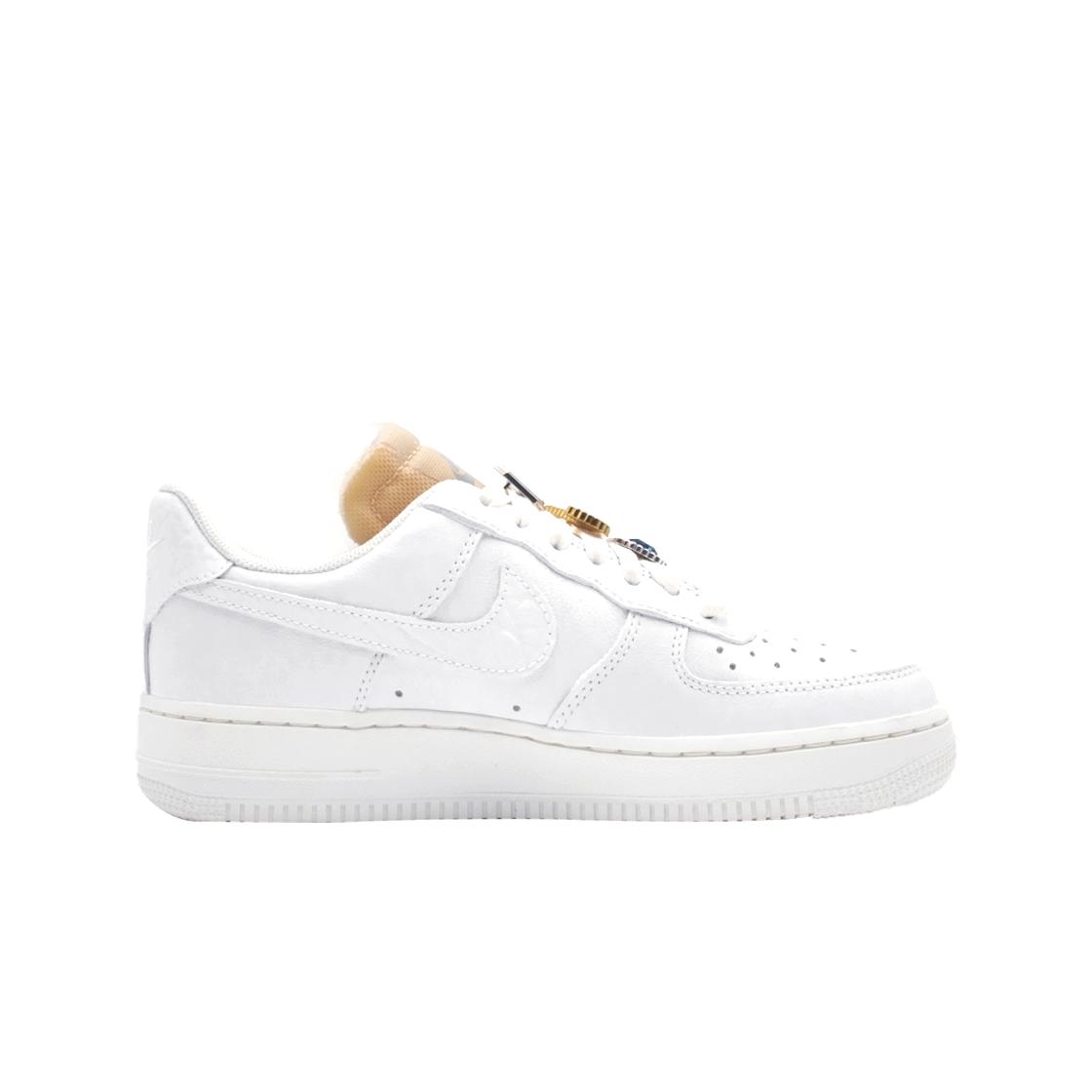 

(w) Nike Air Force 1 Low Bling 235