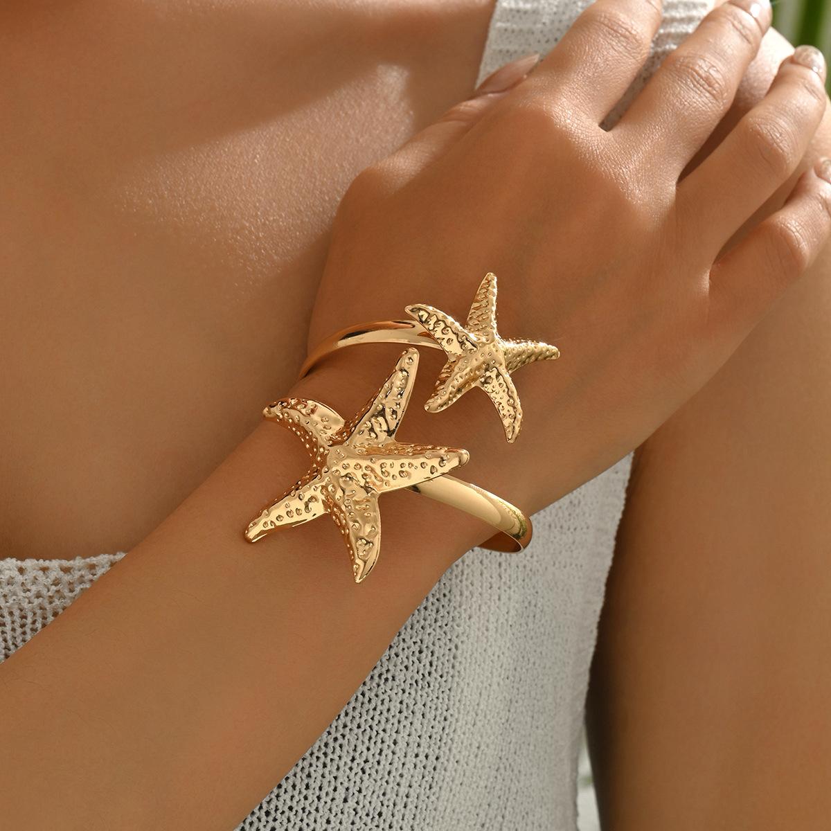 

Beach Wind Ladies Bracelet Geometric Starfish Niche Design Open Bracelet Versatile Premium Jewelry