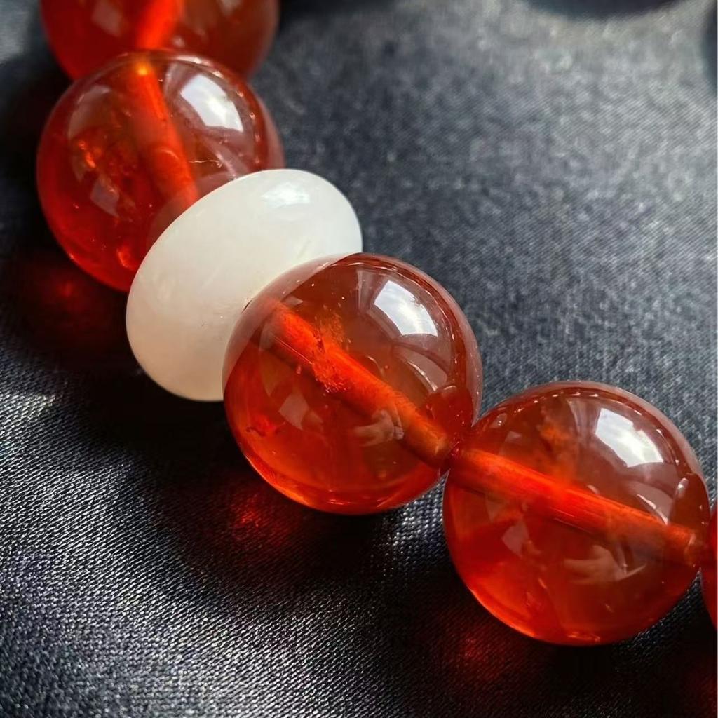 Winter Joy2026Natural Red Agate Crystal Bracelet - High-End Luck-Bringing Amulet for Women