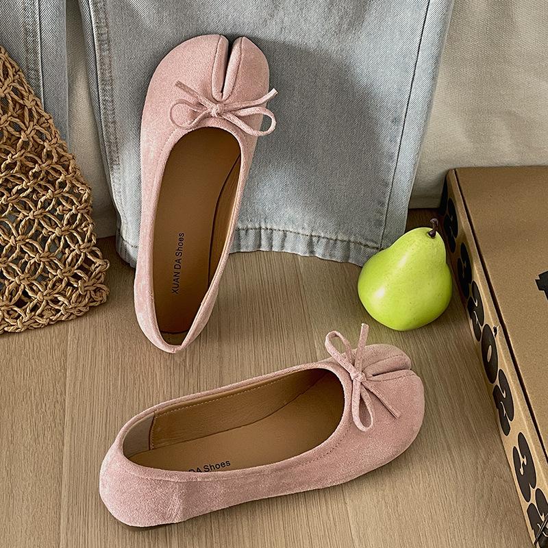 Yellow French retro light mouth split-toe flat-soled single shoes women's 2025 new spring soft-soled versatile Mary Jane shoes