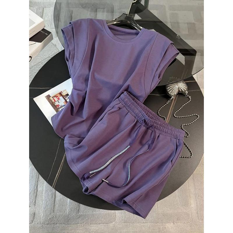 

Женский спортивный комплект: фиолетовый топ с мягкими плечами и шорты на кулиске L фиолетовый