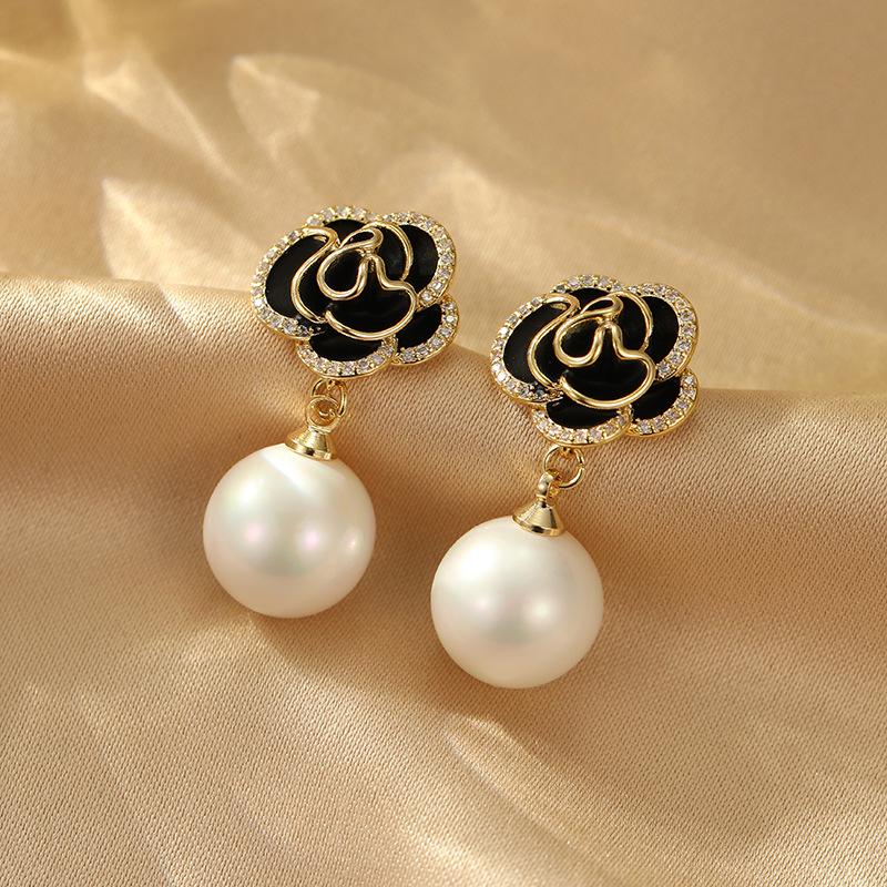 New French Able Luxury Glazed Camellia Imitation Pearl Earrings Women's Gifts Banquet Jewelry 2024