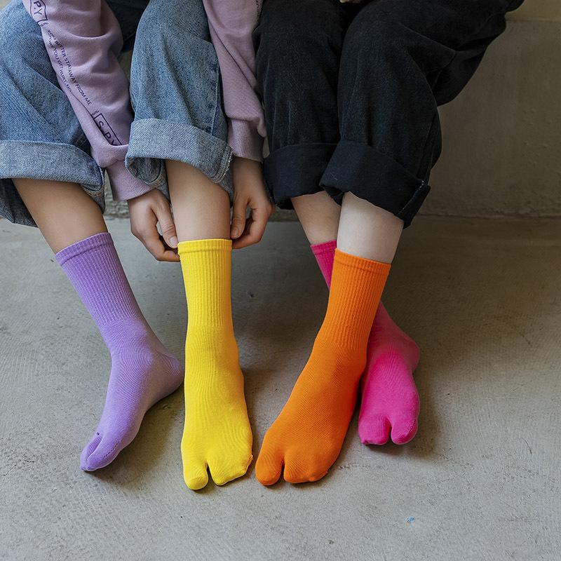 Colorful Cotton Split-Toe Socks: Japanese-Style Mid-Calf Toe Socks for Women, Perfect for All Seasons and Flip-Flops