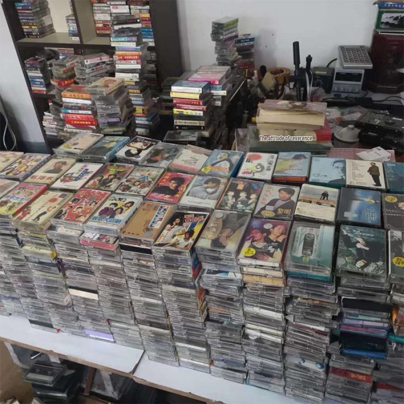 Retro Dekoracja Ścienna z Kasetami Magnetofonowymi do Tła Restauracji i Barów