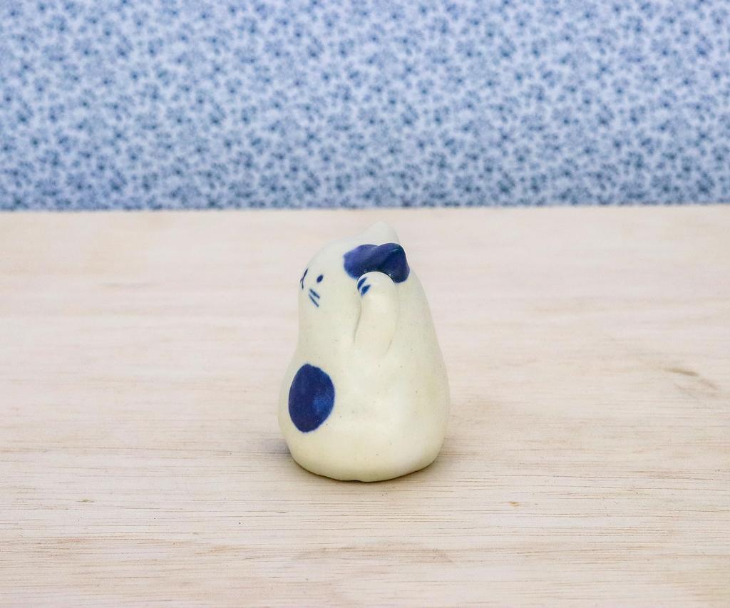 Craftsman House Dyed Cat Made in Japan Maneki-neko (Round)