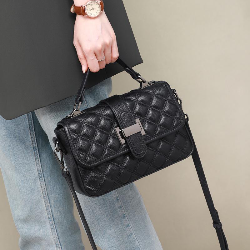 

2026 Summer Genuine Leather Women s Crossbody & Shoulder Bag - Hot Selling Diamond Lattice Small Square Handbag чёрный
