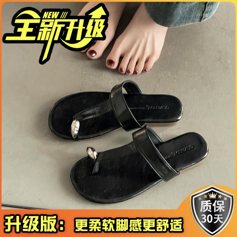 Set of toe flip-flops women's summer wear fashion 2025 flat bottom clip toe Internet celebrity sandals sandals beach shoes tide