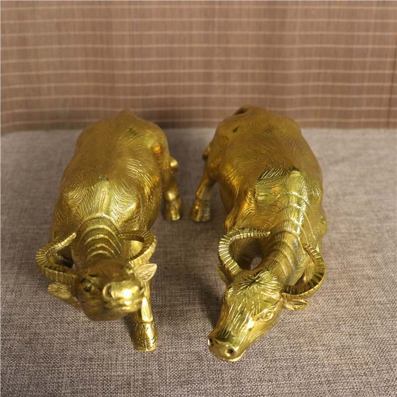 Pure copper buffalo with head up one facing down, a pair of animal desktop decorations for home, office, and livi
