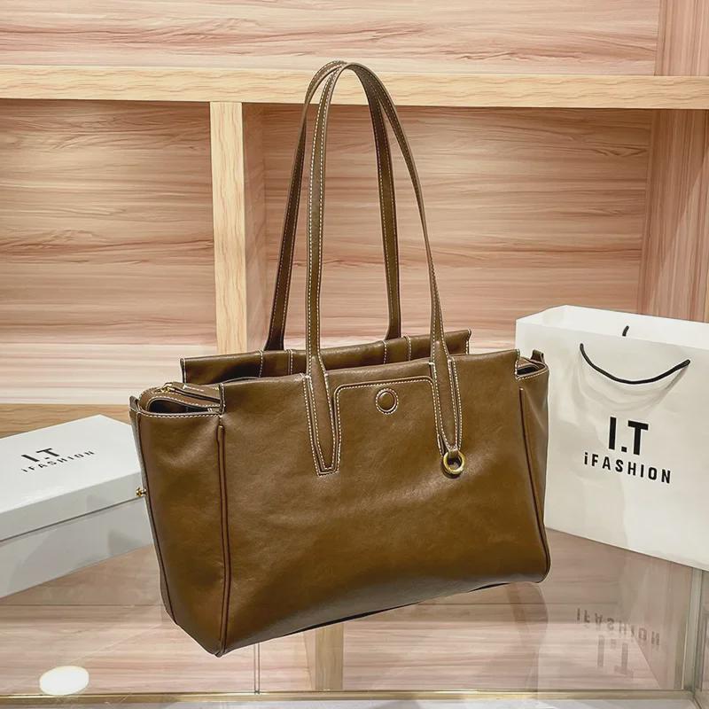 2024 Women's Retro Large-Capacity Travel Tote and Commuter Shoulder Bag