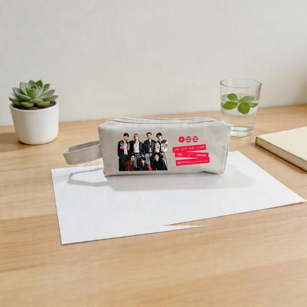 1 Stück Kpop BTS Mitglied Leinwand Federmäppchen Niedliche Chibi Figur Echtes Foto Unterschrift Make-up Tasche Multifunktionale Organizer Tasche mit Griff, Army Merch