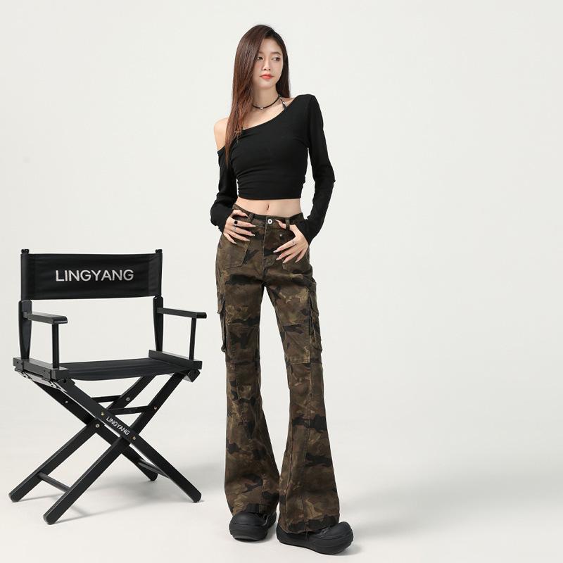 Neue Retro-Hose im amerikanischen Camouflage-Stil mit mehreren Taschen, schmaler Passform und leicht ausgestelltem Bein für Damen im Frühling und Herbst
