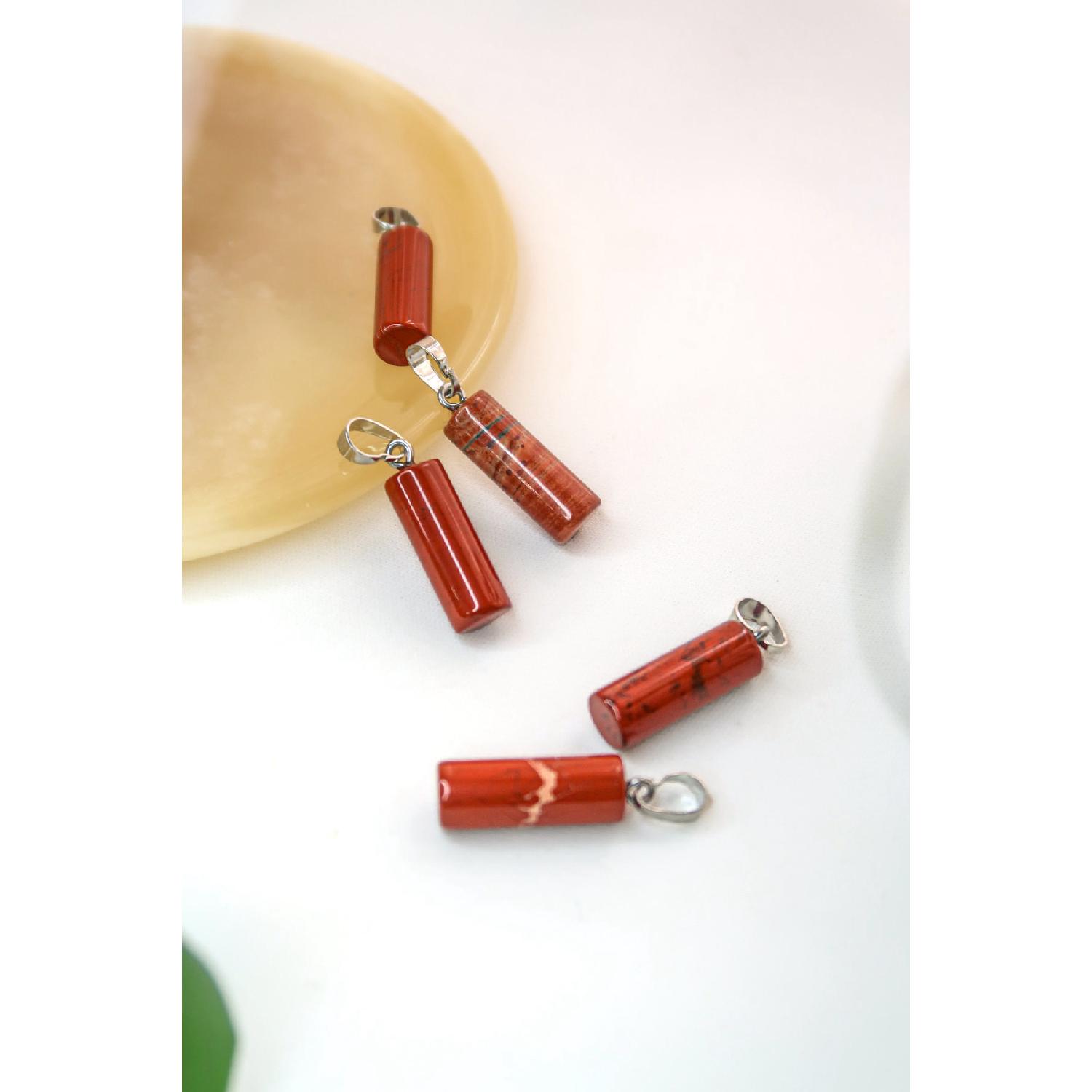 

Подвеска из яшмовой колонны